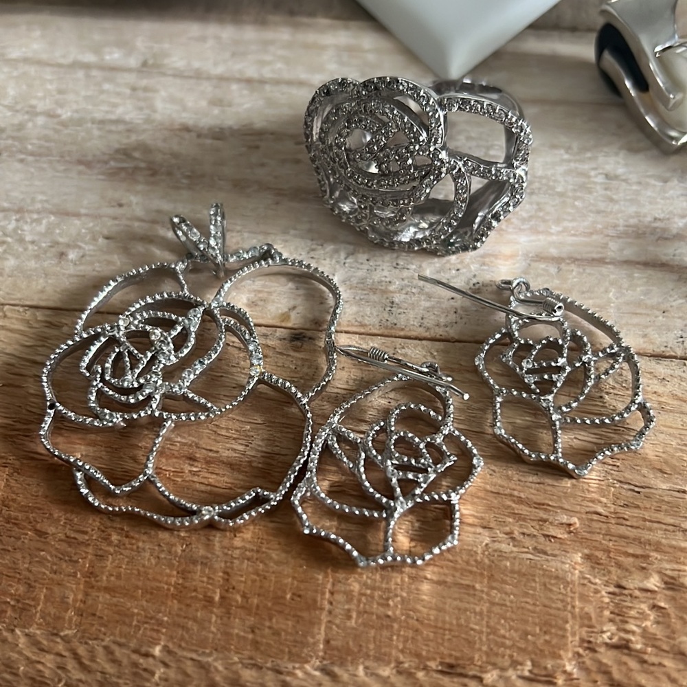 Rose Silver ser 925 silver pending,earring and ring size 8